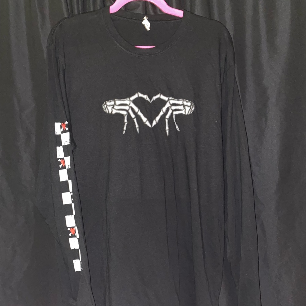 Black long sleeve tee